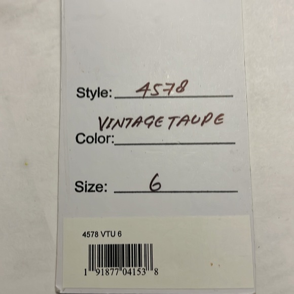 Long sleeve embellished gown - Picture 4 of 4